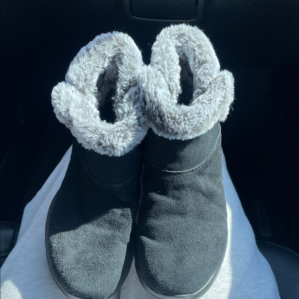 Skechers Black Ankle Boots with Gray Fur Air cooled Goga mat - Picture 3 of 11